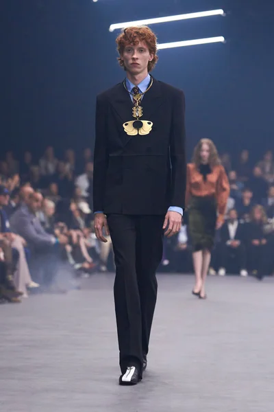Look 4